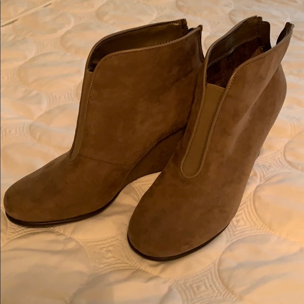 Aero soles stacked heel bootie